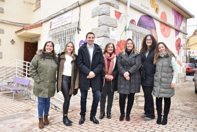 El portavoz del PSOE en la Asamblea de Madrid, Juan Lobato, durante su visita al municipio de El Vellón