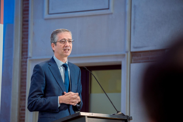 El gobernador del Banco de España, Pablo Hernández de Cos, interviene en el III Observatorio de las Finanzas, en la sede de Almagro de la Universidad Camilo José Cela, a 7 de marzo de 2023, en Madrid (España). Las jornadas son organizadas por ‘El Español’