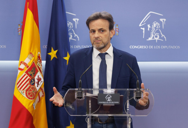 El presidente del grupo parlamentario de Unidas Podemos en el Congreso, Jaume Asens, durante una rueda de prensa anterior a la reunión de la Junta de Portavoces, en el Congreso de los Diputados, a 7 de marzo de 2023, en Madrid (España).