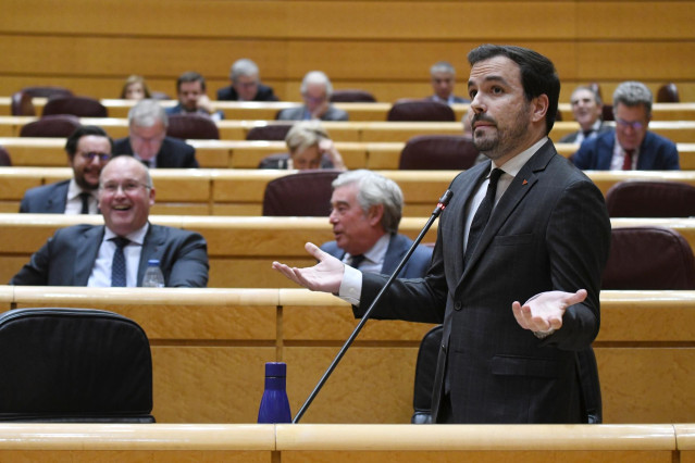 El ministro de Consumo, Alberto Grazón, interviene durante una sesión de control al Gobierno en el Senado, a 7 de marzo de 2023, en Madrid (España). Durante el pleno, el Partido Popular ha presentado una moción por la que se insta al Gobierno a solicitar
