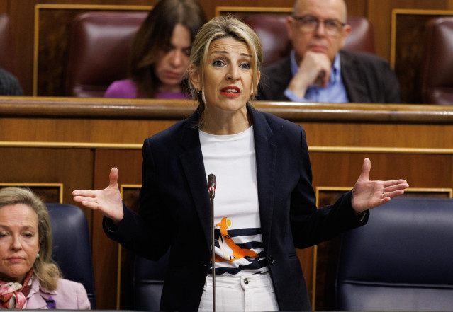 La vicepresidenta segunda y ministra de Trabajo y Economía Social, Yolanda Díaz, interviene durante una sesión de control al Gobierno, en el Congreso de los Diputados, a 8 de marzo de 2023, en Madrid (España).