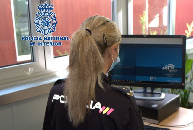 Archivo - Una mujer policía.