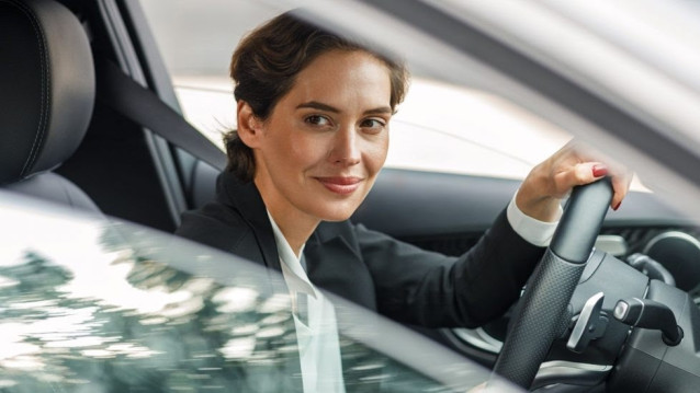 Archivo - Las mujeres conductoras de VTC o taxi aumentan un 89%, según Uber.