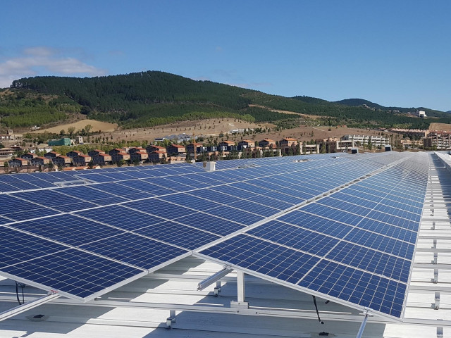 Archivo - Parque fotovoltaico instalado por Cinfa en Olloki