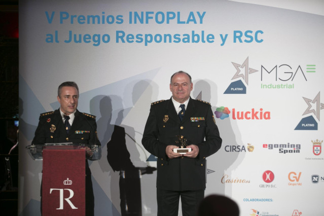 Entrega a la Policía Nacional del Premio Institución más Comprometida con el Juego Responsable.