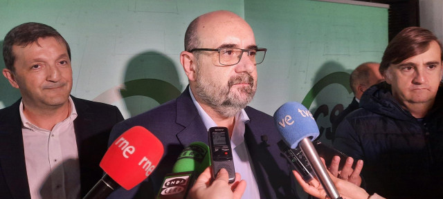 El presidente nacional del sindicato CSIF, Miguel Borra, atiende a los medios en Badajoz