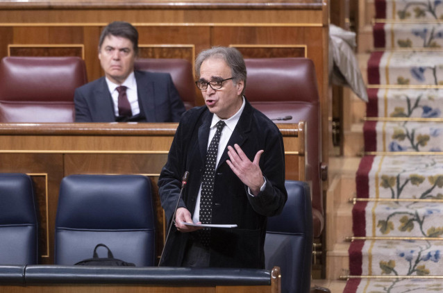 El ministro de Universidades, Joan Subirats, interviene durante una sesión plenaria en el Congreso de los Diputados, a 9 de marzo de 2023, en Madrid (España). El Pleno del Congreso ha reanudado hoy el debate y votación de las enmiendas introducidas por el