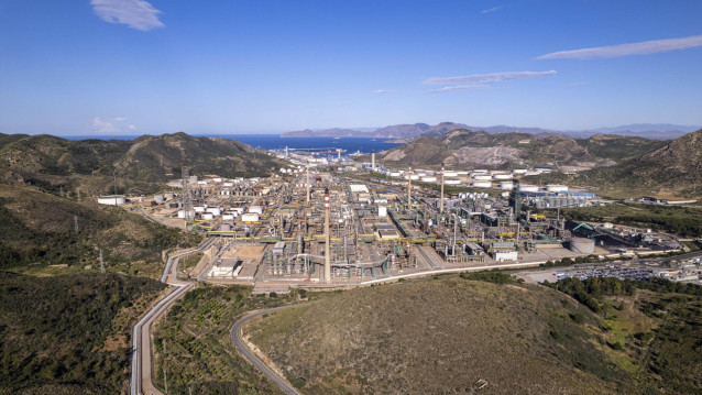 Archivo - Complejo industrial de Repsol en Cartagena.