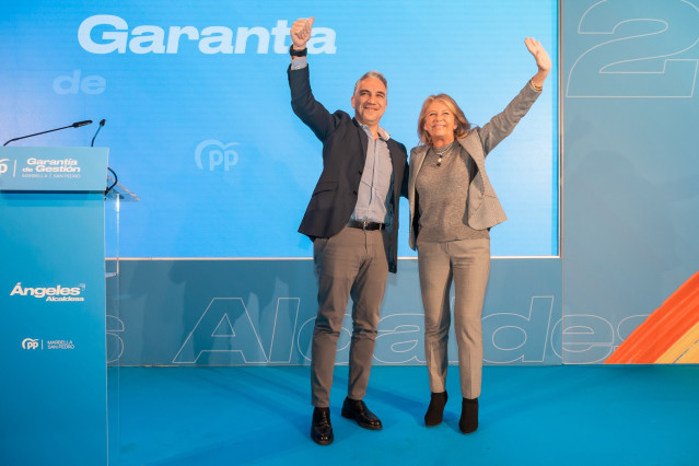 Elías Bendodo, coordinador general del PP, junto a Ángeles Muñoz, alcaldesa de Marbella y candidata del PP a la Alcaldía del municipio