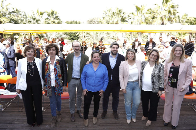 El portavoz del Grupo Parlamentario Popular en el Senado, Javier Maroto, en un acto con mujeres en Cartagena