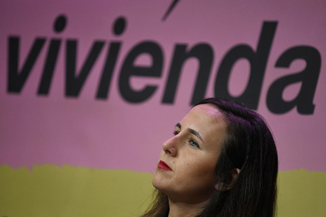 La secretaria general de Podemos y ministra de Derechos Sociales y Agenda 2030, Ione Belarra, interviene durante el acto de su partido ‘Vivir no sobrevivir. La vivienda es un derecho’, en la sede de Podemos, a 12 de marzo de 2023, en Madrid (España).