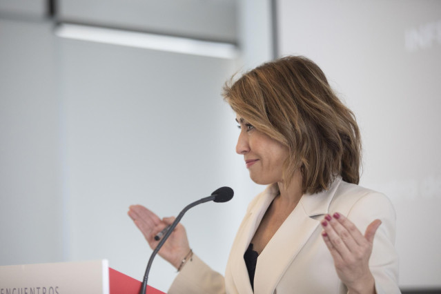 La ministra de Transportes, Movilidad y Agenda Urbana, Raquel Sánchez, durante su intervención en el desayuno coloquio.