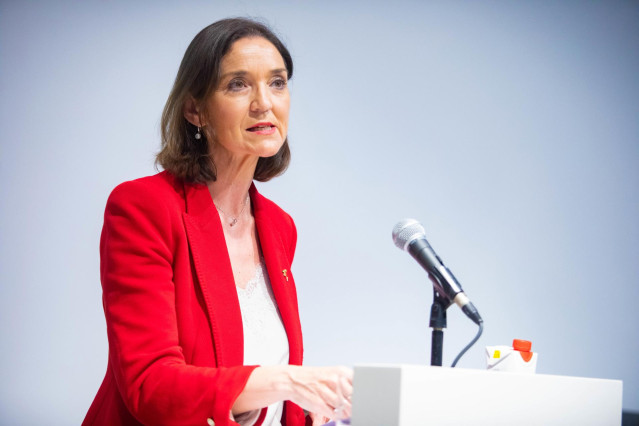 La ministra de Industria, Comercio y Turismo, Reyes Maroto, interviene durante la firma de la resolución del concurso de la parcela de Nissan en Zona Franca, a 13 de marzo de 2023, en Barcelona, Catalunya (España). El Consorcio de la Zona Franca de Barcel