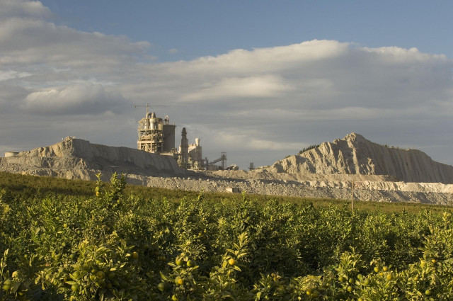 Fábrica de Cemex en Alicante.