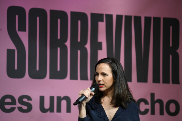 La secretaria general de Podemos y ministra de Derechos Sociales y Agenda 2030, Ione Belarra, interviene durante el acto de su partido ‘Vivir no sobrevivir. La vivienda es un derecho’, en la sede de Podemos, a 12 de marzo de 2023, en Madrid (España).