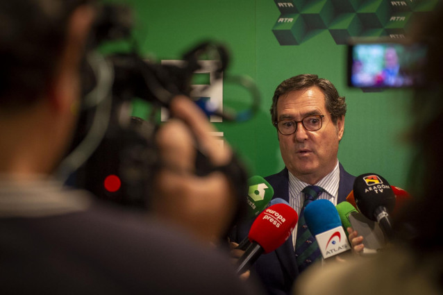 El presidente de la CEOE, Antonio Garamendi, a su llegada al IV Foro Emprendedores y Autónomos organizado por ATA