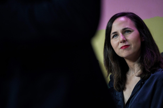 La secretaria general de Podemos y ministra de Derechos Sociales y Agenda 2030, Ione Belarra, interviene durante el acto de su partido ‘Vivir no sobrevivir. La vivienda es un derecho’, en la sede de Podemos, a 12 de marzo de 2023, en Madrid (España).
