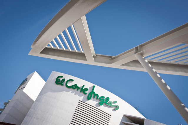 Archivo - Edificio de El Corte Inglés