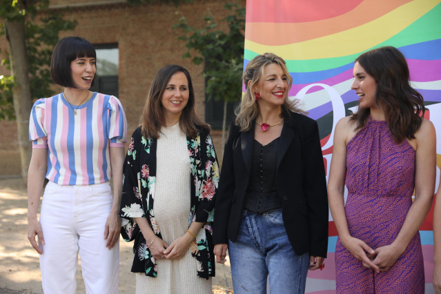 Archivo - (I-D) La ministra de Ciencia e Innovación, Diana Morant; la ministra de Derechos Sociales y Agenda 2030, Ione Belarra; la vicepresidenta segunda del Gobierno y ministra de Trabajo, Yolanda Díaz, y la ministra de Igualdad, Irene Montero, posan  d