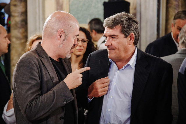 Archivo - El secretario general de CCOO, Unai Sordo, y el ministro de Inclusión, Seguridad Social y Migraciones, José Luis Escrivá, en una imagen de archivo