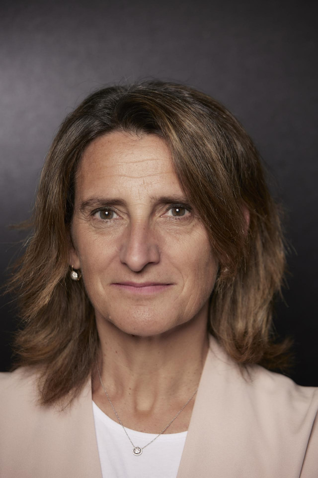 Archivo - La vicepresidenta tercera del Gobierno y ministra para la Transición Ecológica y el Reto Demográfico, Teresa Ribera