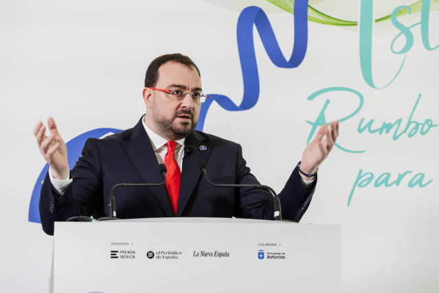 El presidente de Asturias, Adrián Barbón, protagoniza un desayuno informativo de Prensa Ibérica, en The Westin Palace, a 16 de marzo de 2023, en Madrid (España).