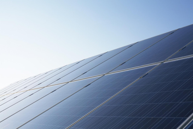 Archivo - Paneles fotovoltaicos.