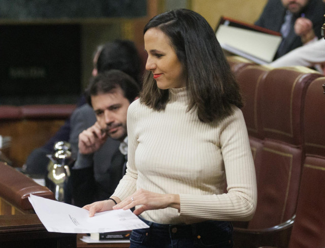 Archivo - La ministra de Derechos Sociales y Agenda 2023, Ione Belarra, interviene durante una sesión plenaria, a 9 de febrero de 2023, en Madrid (España).