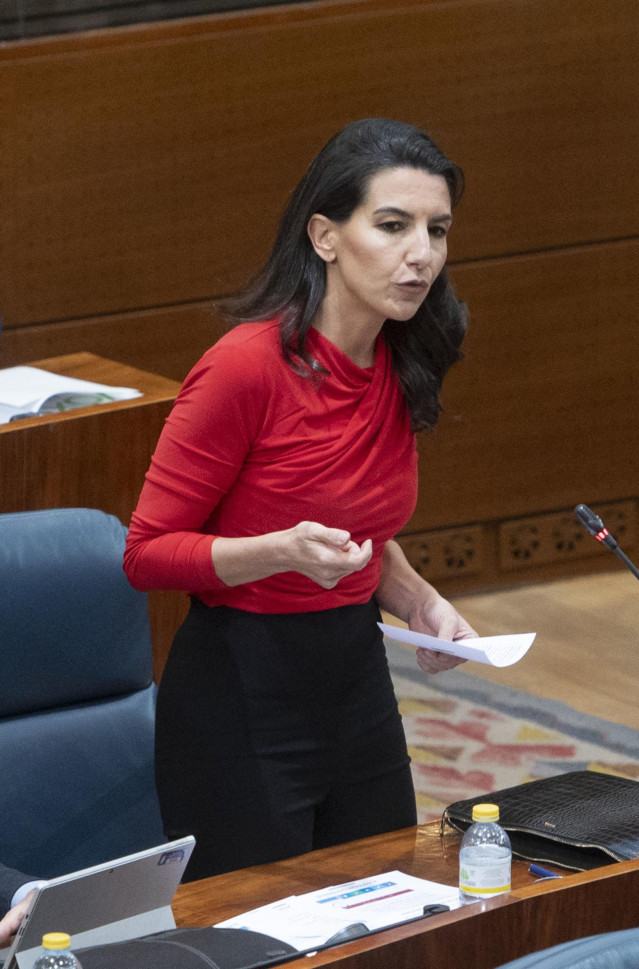 La presidenta de Vox en Madrid, Rocío Monasterio, interviene durante un pleno en la Asamblea de Madrid, a 16 de marzo de 2023