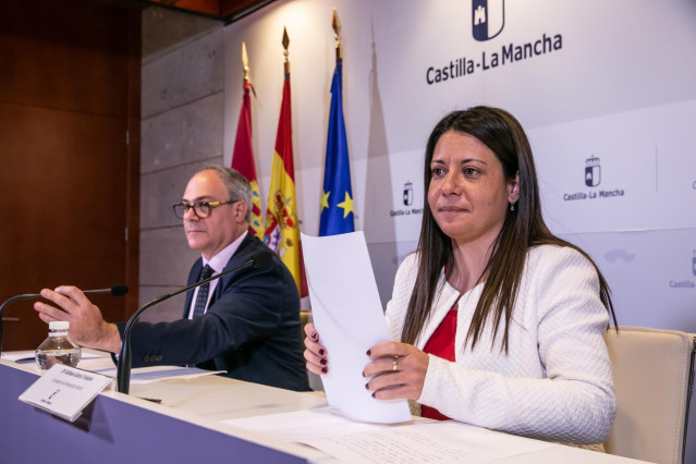 La consejera de Bienestar Social, Bárbara García Torijano, presenta la Tarjeta Digital Acreditativa del Grado de Discapacidad, en la Sala de Prensa de la Consejería de Sanidad.