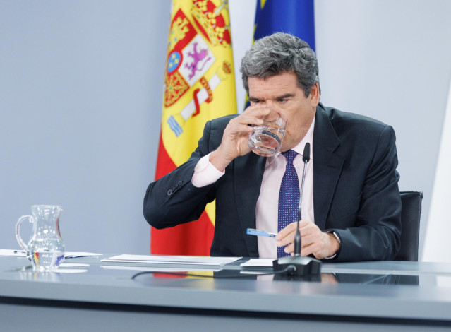 El ministro de Inclusión, Seguridad Social y Migraciones, José Luis Escrivá, durante una rueda de prensa posterior al Consejo de Ministros, en el Palacio de La Moncloa, a 16 de marzo de 2023, en Madrid (España).