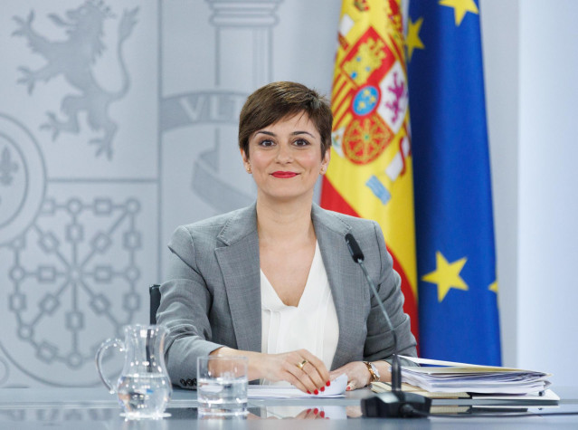 La portavoz del Gobierno y ministra de Política Territorial, Isabel Rodríguez, durante una rueda de prensa posterior al Consejo de Ministros, en el Palacio de La Moncloa, a 16 de marzo de 2023, en Madrid (España). El Consejo de Ministros, reunido con cará