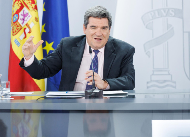 El ministro de Inclusión, Seguridad Social y Migraciones, José Luis Escrivá, durante una rueda de prensa posterior al Consejo de Ministros, en el Palacio de La Moncloa, a 16 de marzo de 2023, en Madrid (España).