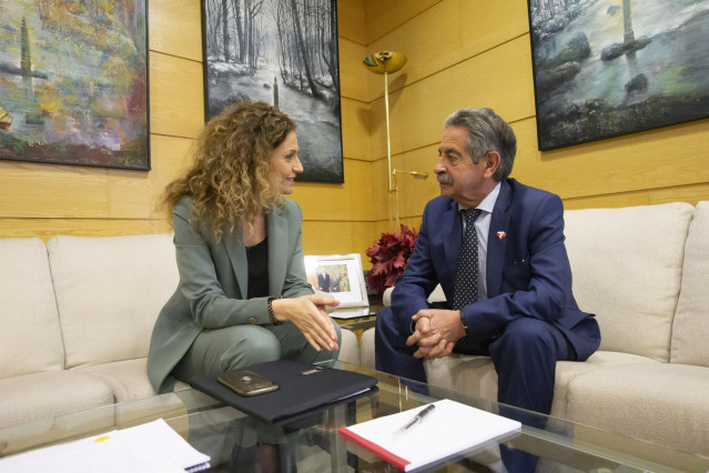 Archivo - La delegada del Gobeirno en Cantabria, Ainoa Quiñones, y el presidente de Cantabria, Miguel Ángel Revilla