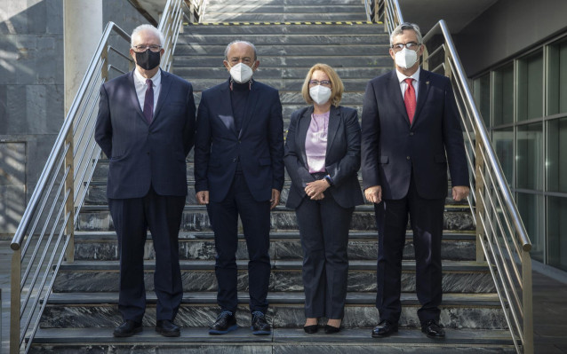 Archivo - Galo Gutiérrez, director general de Industria y PYME; Javier López Marcano, consejero de Industria; Eva Novoa, directora general de SOERMAR, y Juan Luis Sánchez, presidente del Clúster MarCA.