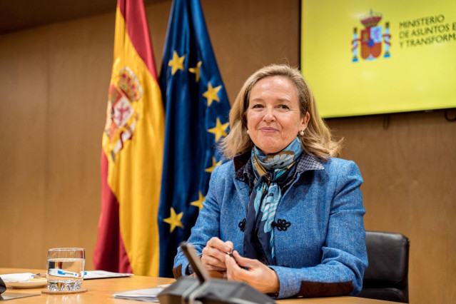 La vicepresidenta segunda y ministra de Asuntos Económicos y Transformación Digital, Nadia Calviño, durante un encuentro con representantes de entidades financieras y asociaciones de usuarios para analizar la aplicación del Código de Buenas Prácticas banc