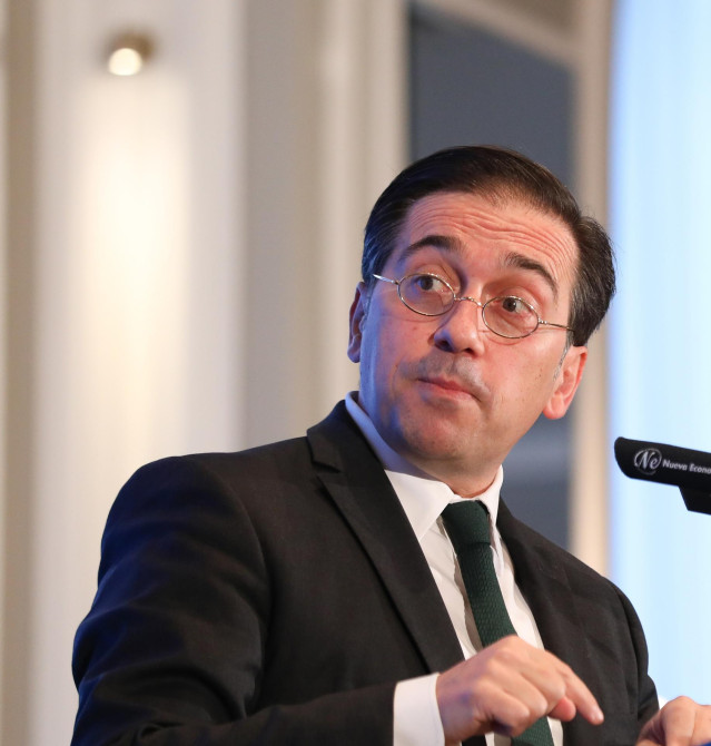 Archivo - El ministro de Asuntos Exteriores, Unión Europea y Cooperación, José Manuel Albares, interviene en el desayuno informativo del Fórum Europa organizado por Nueva Economía Fórum (NEF), en el Hotel Mandarin Oriental Ritz, a 25 de octubre de 2021, e