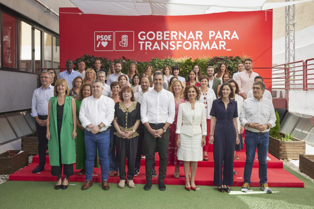Archivo - La portavoz de la Ejecutiva socialista, Pilar Alegría; el secretario de Organización, Santos Cerdá y el presidente del Gobierno de España, Pedro Sánchez; la nueva vicesecretaria general del PSOE, María Jesús Montero en el Comité Federal de julio