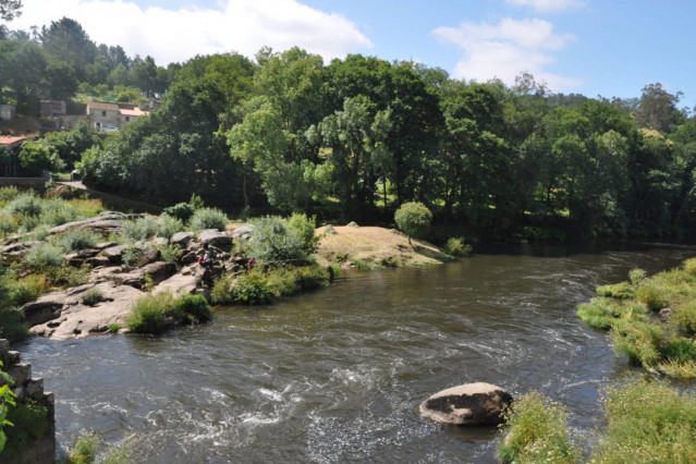 Archivo - Caudal del Río Tambre a su paso por Ponte Maceira, en Negrerira