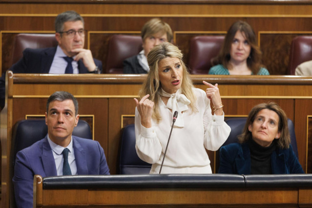 La vicepresidenta segunda y ministra de Trabajo y Economía Social, Yolanda Díaz, interviene durante una sesión de control al Gobierno, en el Congreso de los Diputados, a 22 de febrero de 2023, en Madrid (España).