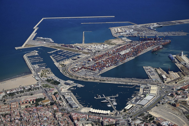 Archivo - Imagen aérea del Puerto de València