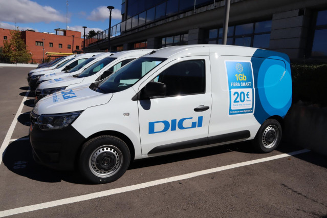 Archivo - Furgonetas de Digi