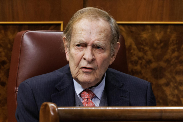 El candidato de la moción de censura, el profesor y economista Ramón Tamames, interviene durante un debate de la moción de censura, en el Congreso de los Diputados, a 21 de marzo de 2023, en Madrid (España). El Salón de Plenos del Congreso acoge hoy y mañ