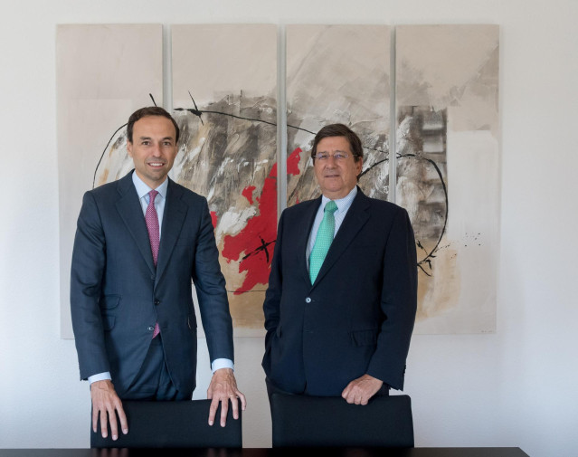 Archivo - De izq. A dcha. Albert Fernández, CEO, y Jorge Guarner, Presidente Ejecutivo de  Healthcare Activos