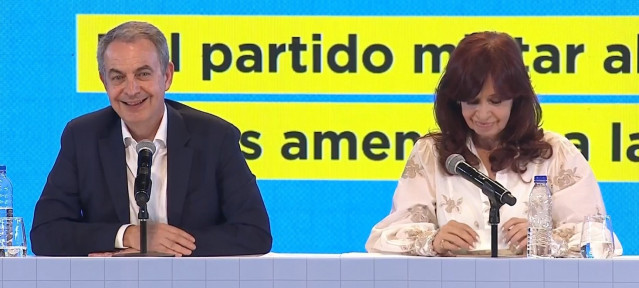 El expresidente español José Luis Rodríguez Zapatero con la vicepresidenta de Argentina, Cristina Fernández Kirchner