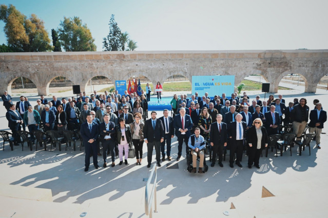 El jefe del Ejecutivo autonómico, Fernando López Miras, preside en el Parque del Acueducto de Alcantarilla el acto institucional con motivo del Día Mundial del Agua