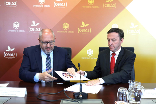 El presidente de Navantia, Ricardo Domínguez, y el rector de la Universidad de Córdoba, Manuel Torralbo