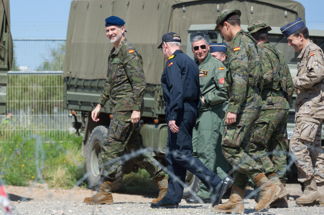 El Rey Felipe VI (1i) asiste al ejercicio 'Eagle Eye' 2023, a 22 de marzo de 2023, en Ibiza, Islas Baleares (España).