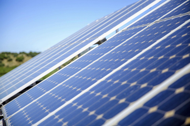 Archivo - Paneles solares