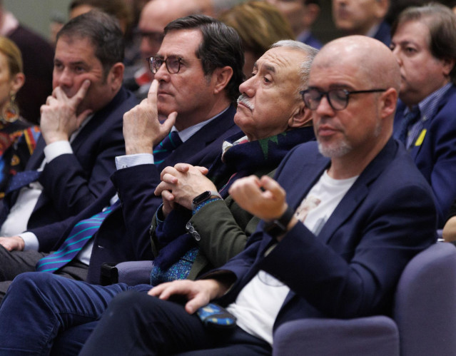 (I-D) El presidente de CEPYME, Gerardo Cuerva, el presidente de la CEOE, Antonio Garamendi, el secretario general de UGT, Pepe Álvarez, y el secretario general de CCOO, Unai Sordo, en una imagen de archivo.